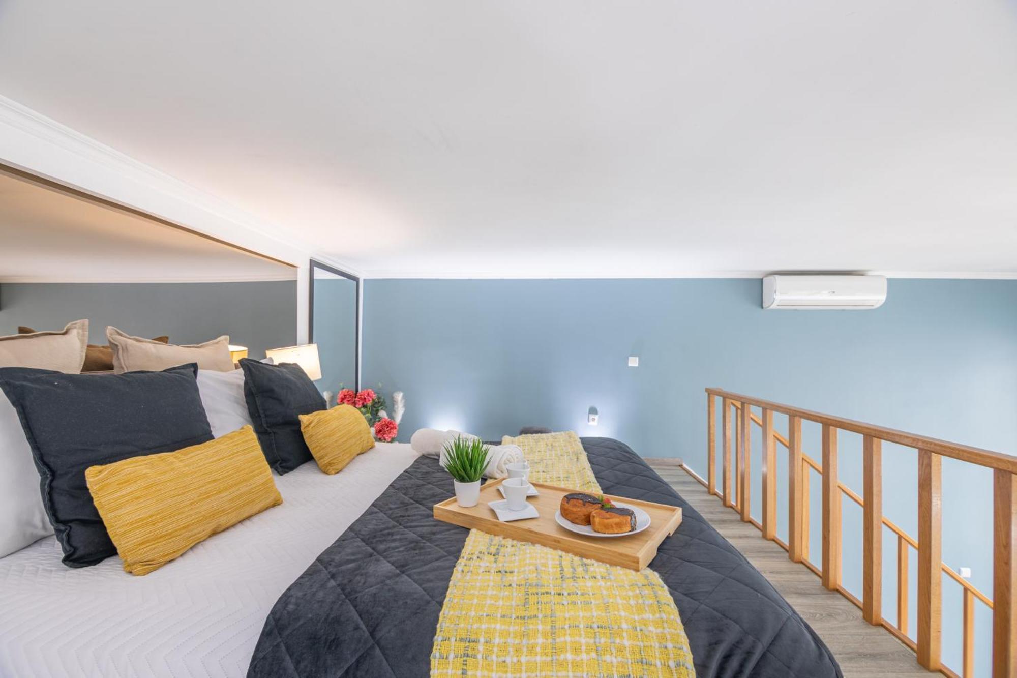 Deluxe Spacious Flats W Mezzanine By Host Wise Apartment Porto Luaran gambar