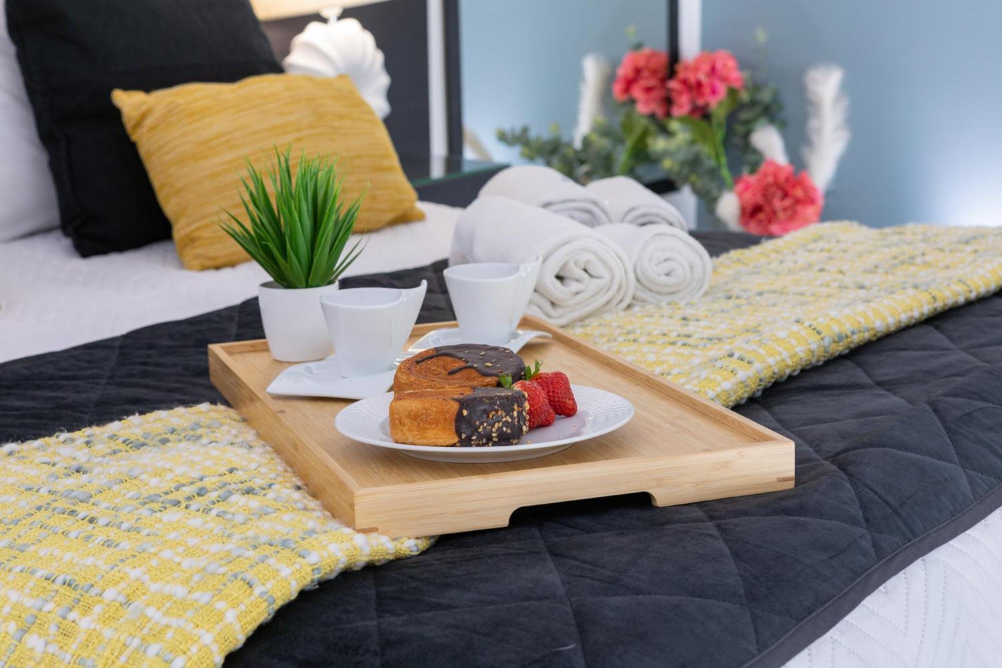 Deluxe Spacious Flats W Mezzanine By Host Wise Apartment Porto Luaran gambar