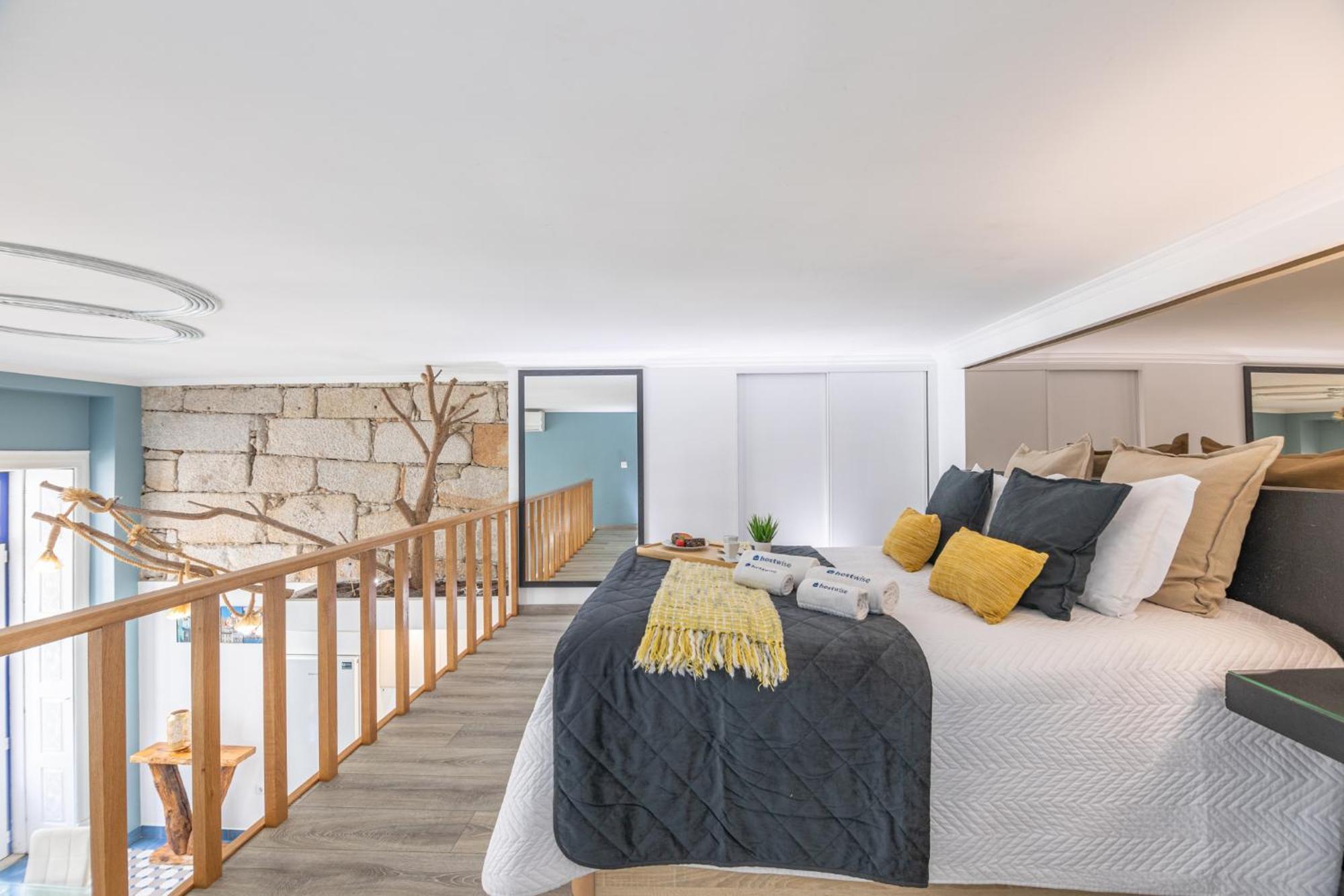 Deluxe Spacious Flats W Mezzanine By Host Wise Apartment Porto Luaran gambar