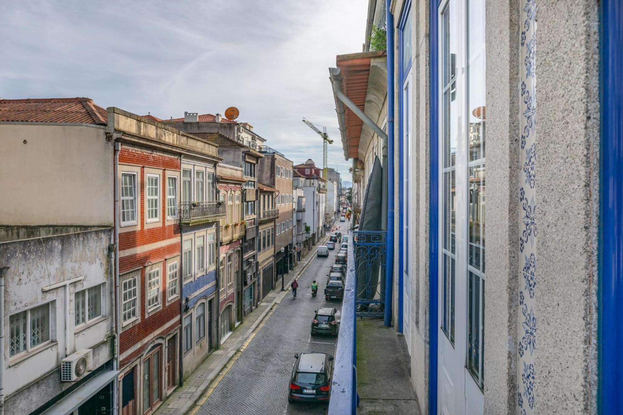 Deluxe Spacious Flats W Mezzanine By Host Wise Apartment Porto Luaran gambar