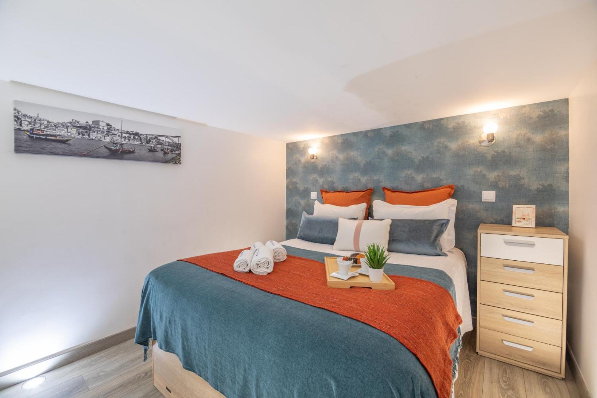 Deluxe Spacious Flats W Mezzanine By Host Wise Apartment Porto Luaran gambar