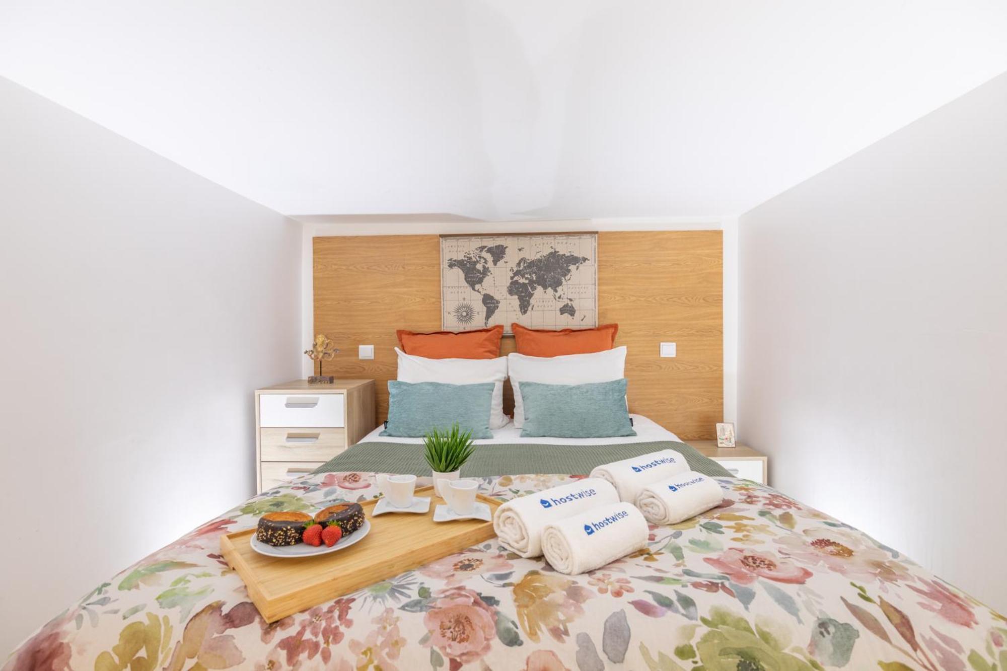 Deluxe Spacious Flats W Mezzanine By Host Wise Apartment Porto Luaran gambar