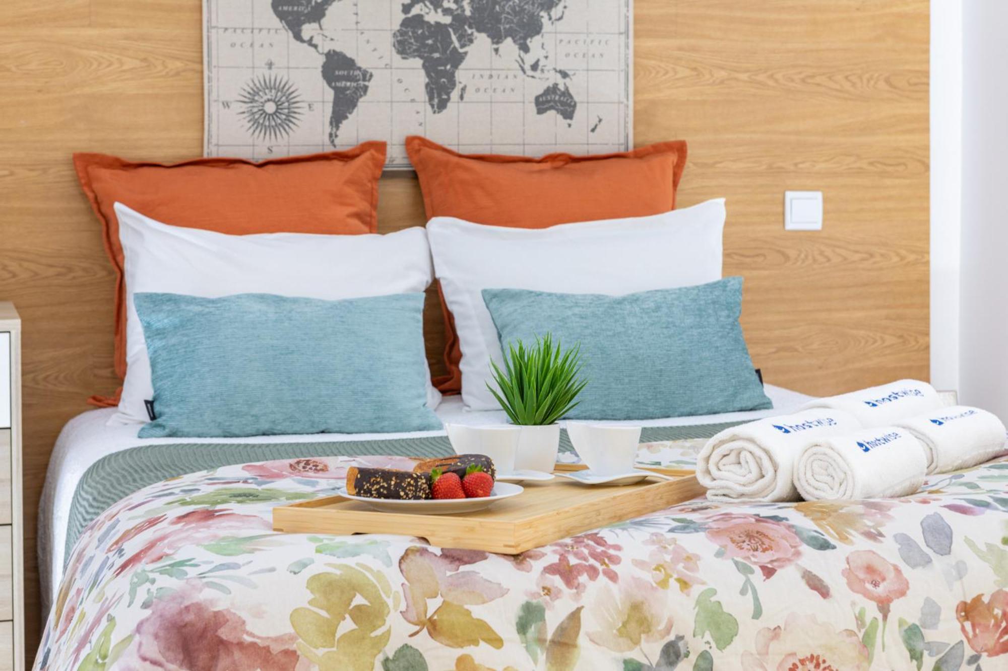 Deluxe Spacious Flats W Mezzanine By Host Wise Apartment Porto Luaran gambar