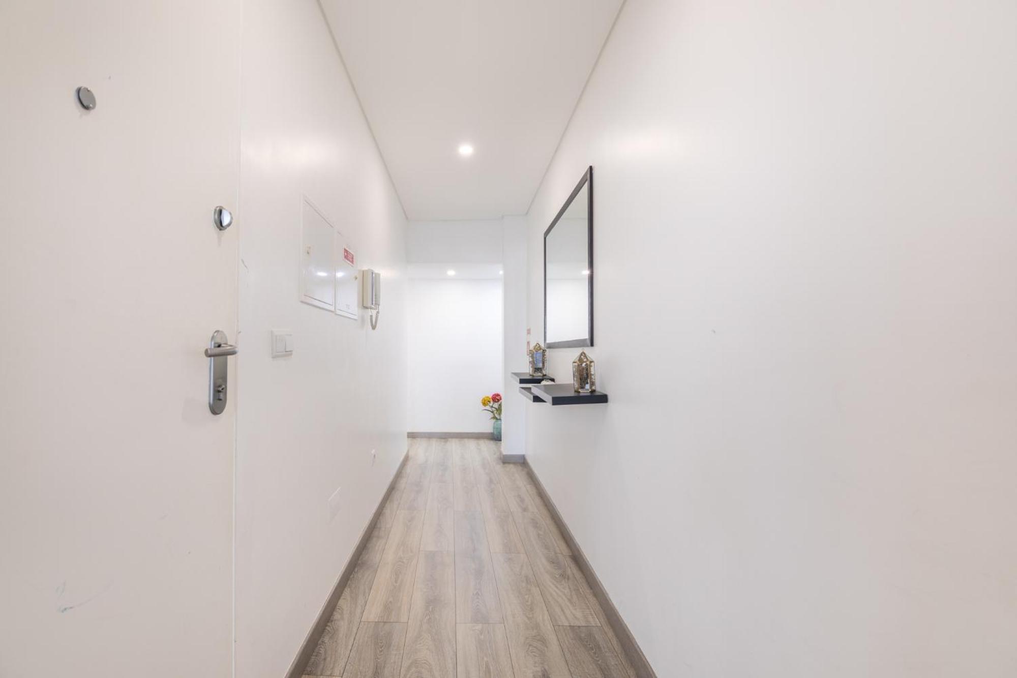 Deluxe Spacious Flats W Mezzanine By Host Wise Apartment Porto Bilik gambar