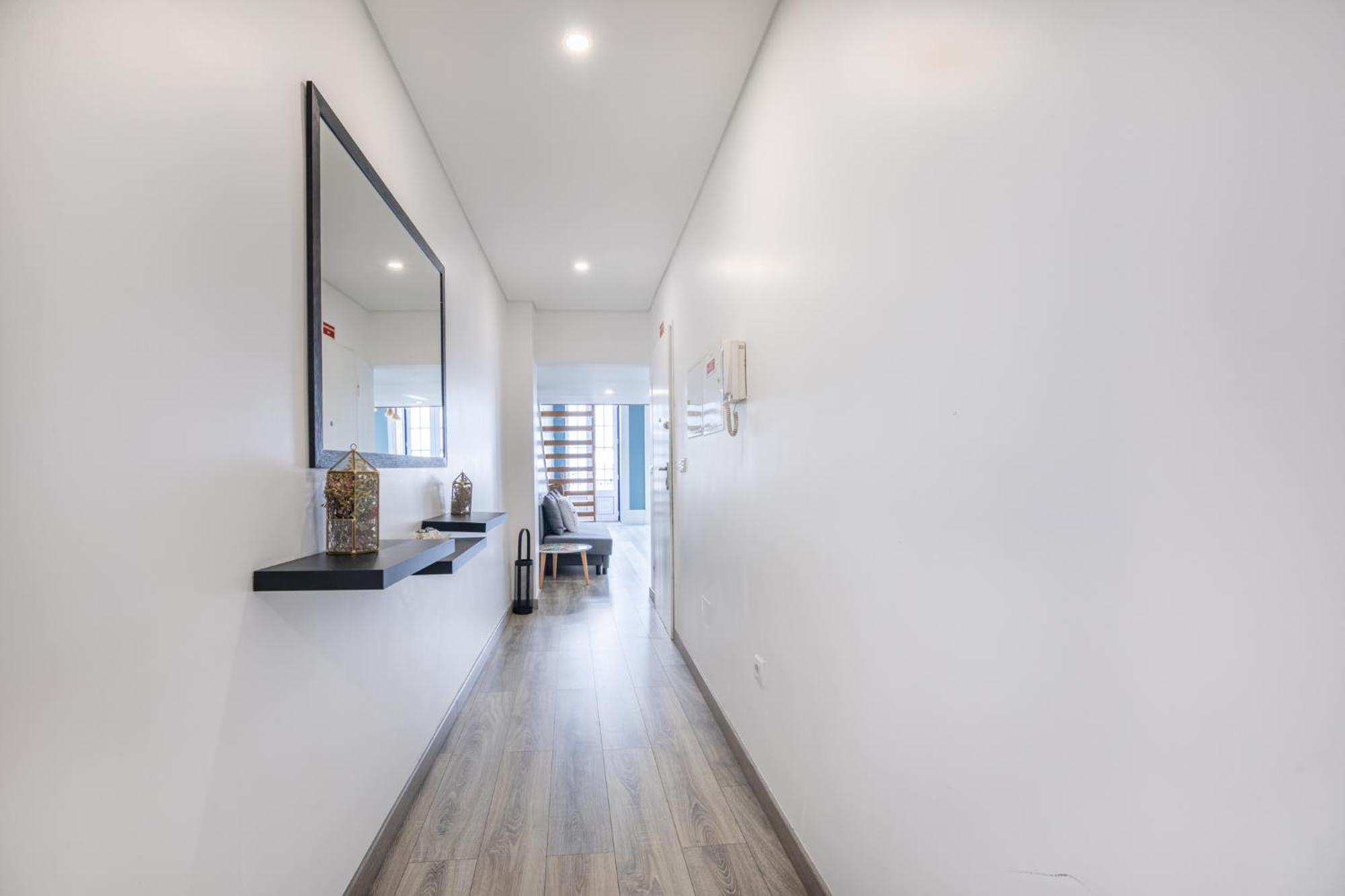 Deluxe Spacious Flats W Mezzanine By Host Wise Apartment Porto Bilik gambar