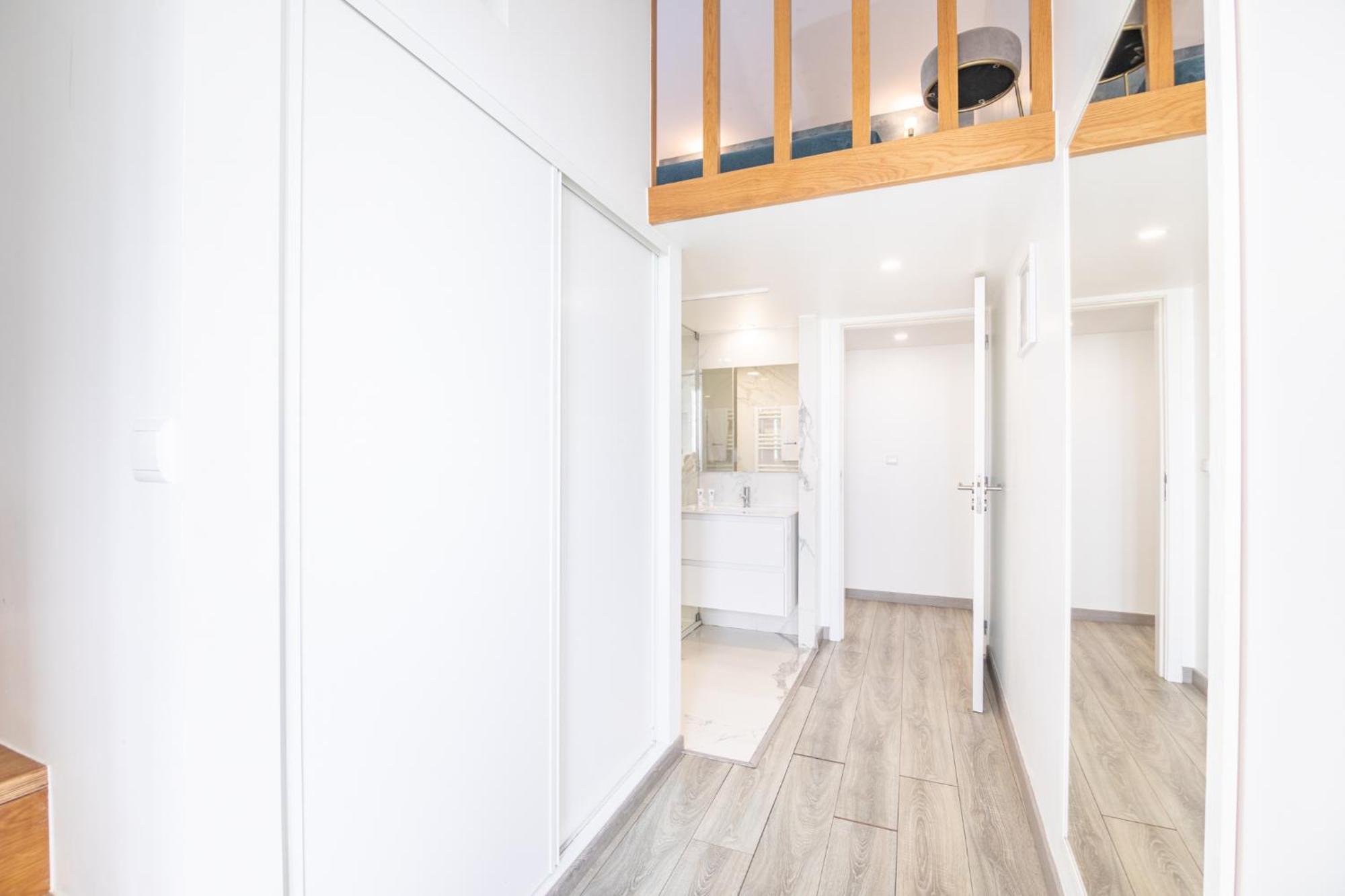 Deluxe Spacious Flats W Mezzanine By Host Wise Apartment Porto Bilik gambar