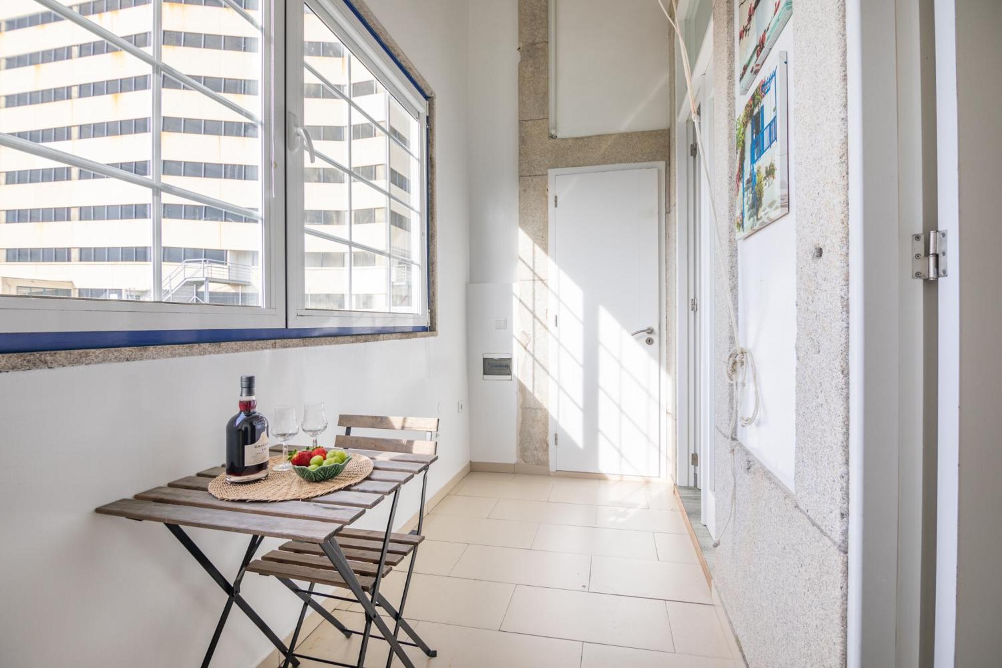 Deluxe Spacious Flats W Mezzanine By Host Wise Apartment Porto Bilik gambar