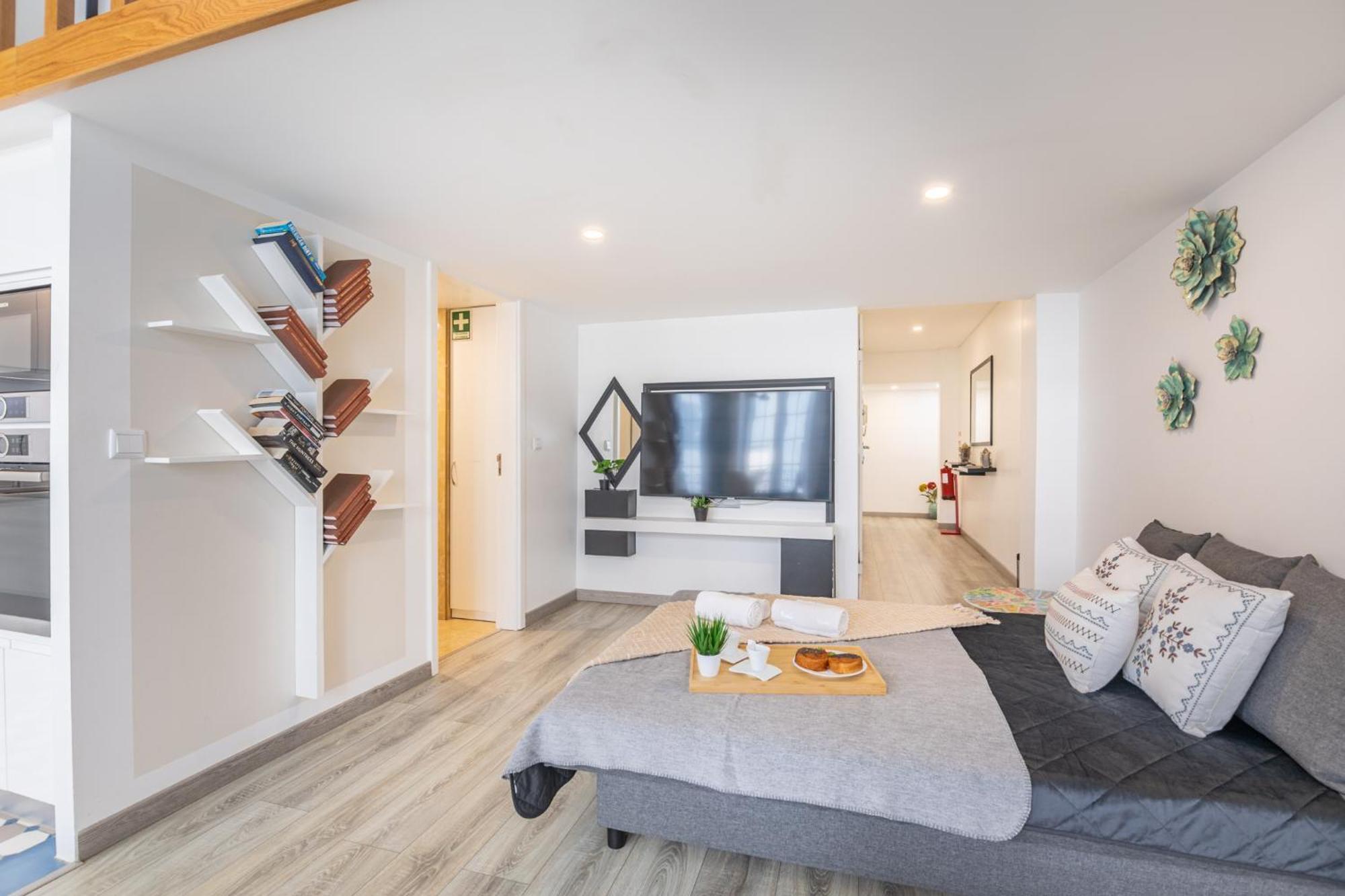 Deluxe Spacious Flats W Mezzanine By Host Wise Apartment Porto Bilik gambar