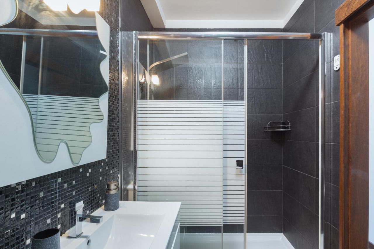 Deluxe Spacious Flats W Mezzanine By Host Wise Apartment Porto Luaran gambar
